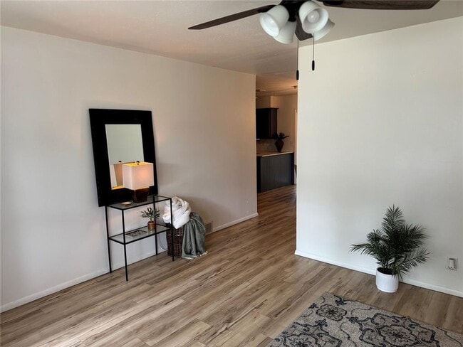 Photo - 39 E 21st St