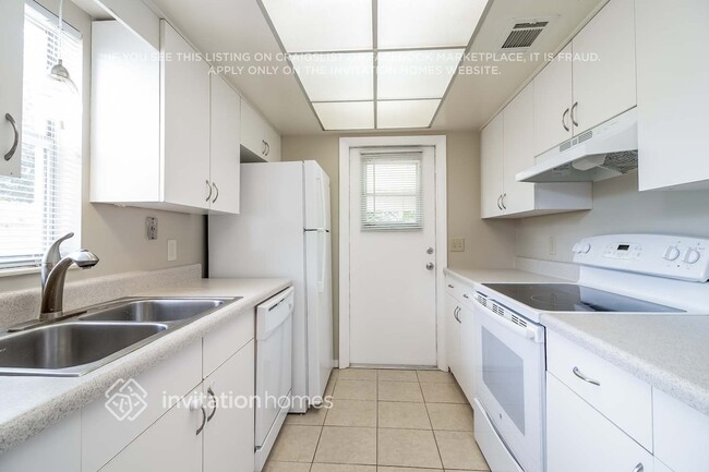 Photo - 409 S Hawthorn Cir