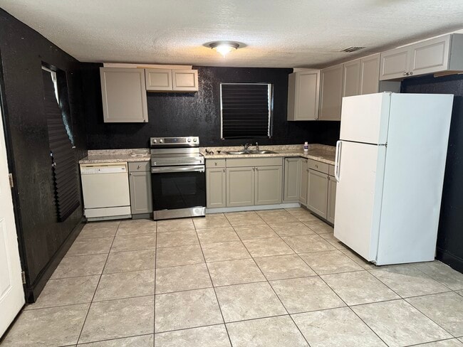 Photo - 1583 Garden Ave