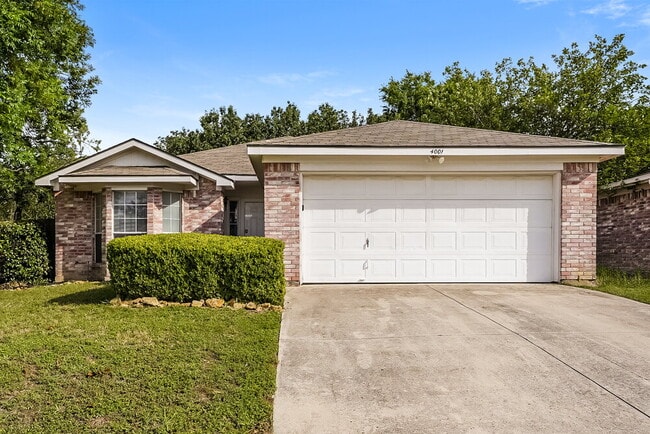 Building Photo - 4001 Periwinkle Dr