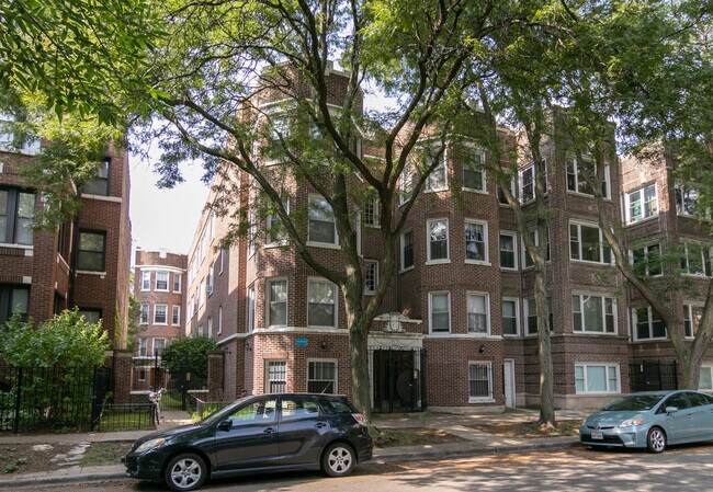 Building Photo - 7646 N Greenview Ave Unit 3