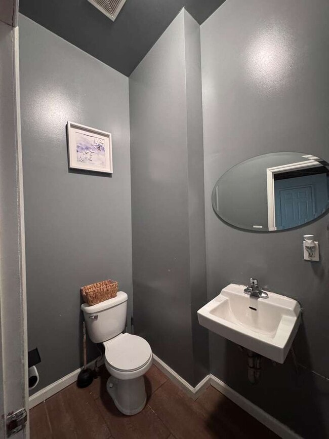 Photo - 154 Utica Ave Unidad 1