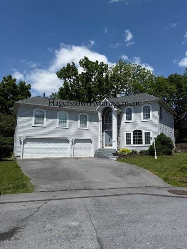 Luxury Home in Woodbridge - Luxury Home in Woodbridge