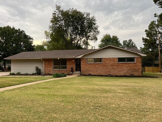 Photo - 1805 Starling Dr House