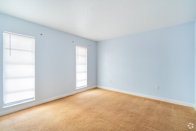 1BD, 1BA - 628SF - Bedroom - Lennox Court Apartments