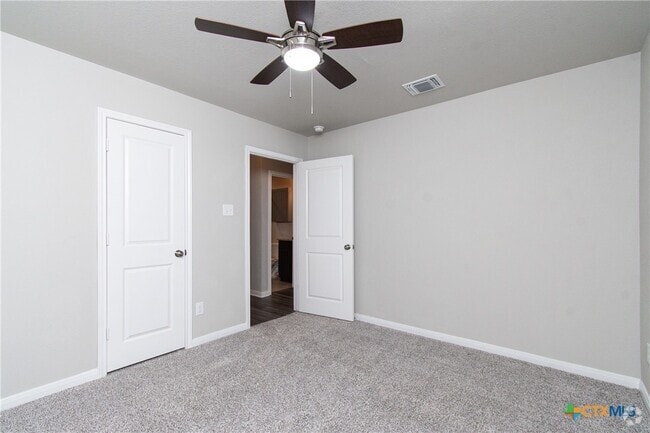 Building Photo - 8207 Montclair Dr Rental