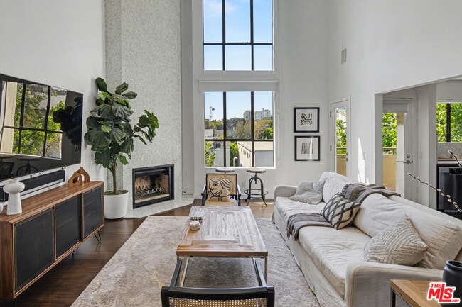 Building Photo - 720 Huntley Dr Unit 202