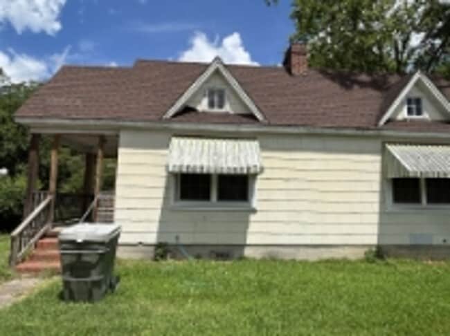 Building Photo - 147-B Center Street