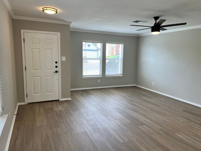 Photo - 6814 Knights