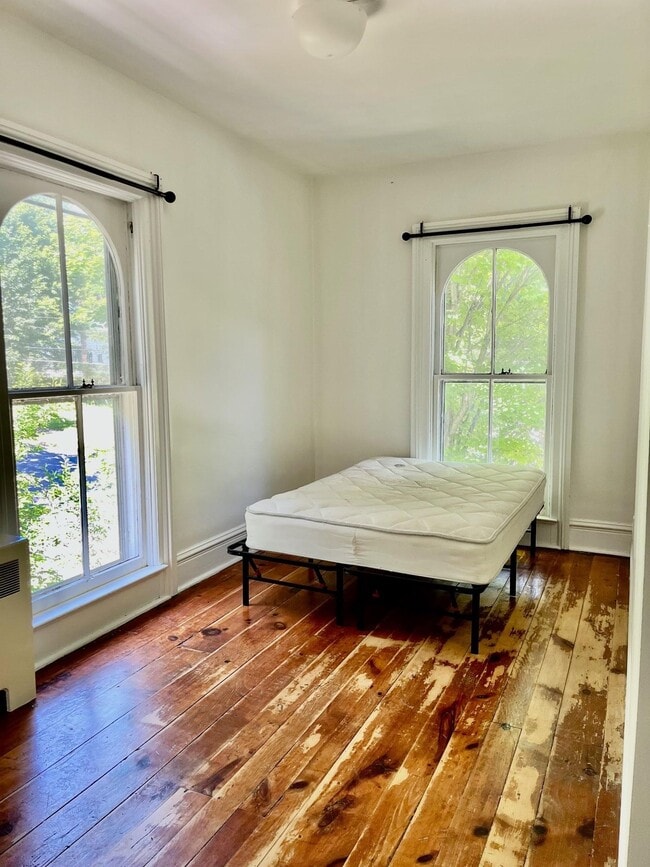 Building Photo - 18 Court St Unit 3