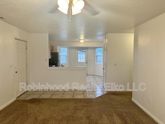 Photo - 335 Spring Creek Pkwy Unidad B