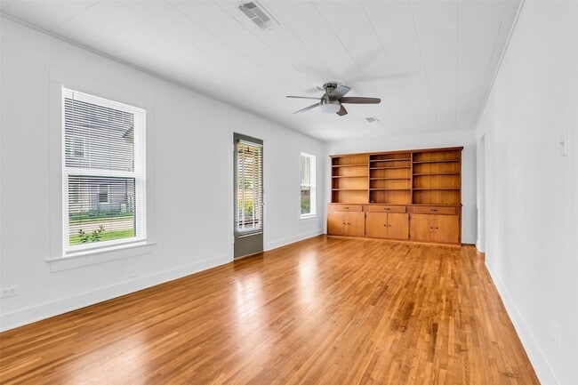Photo - 807 Fisher St