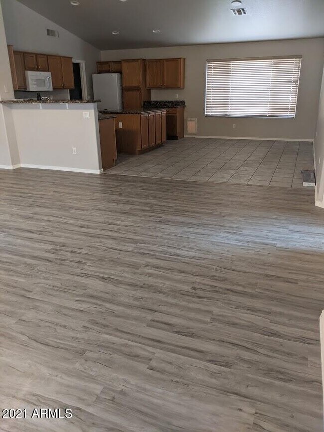 Photo - 616 S 110th Pl