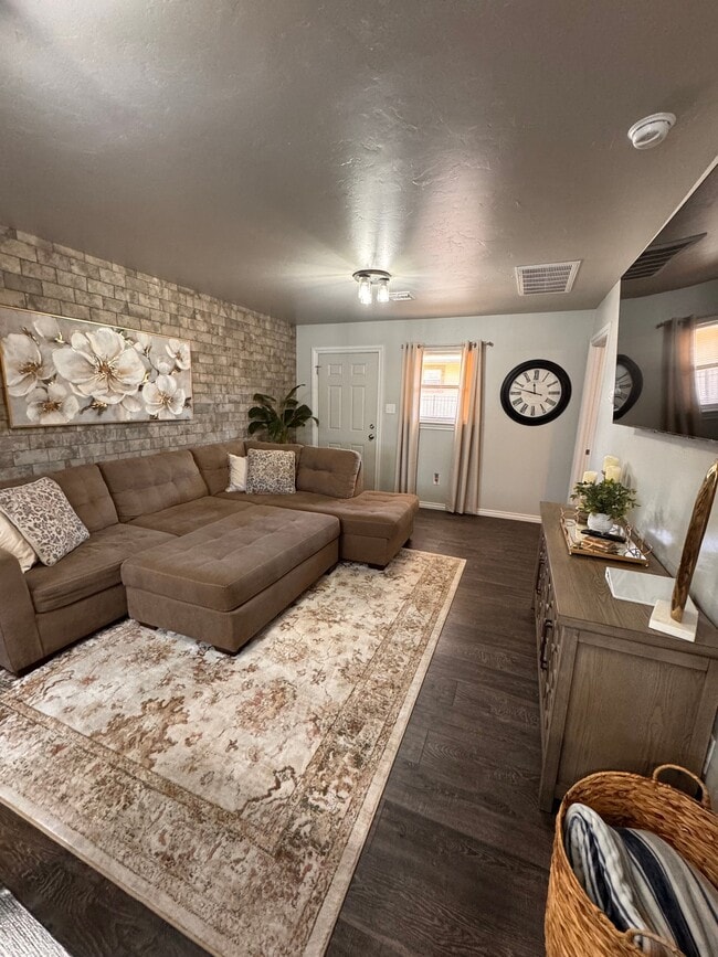 Building Photo - 1207 W Gore Blvd