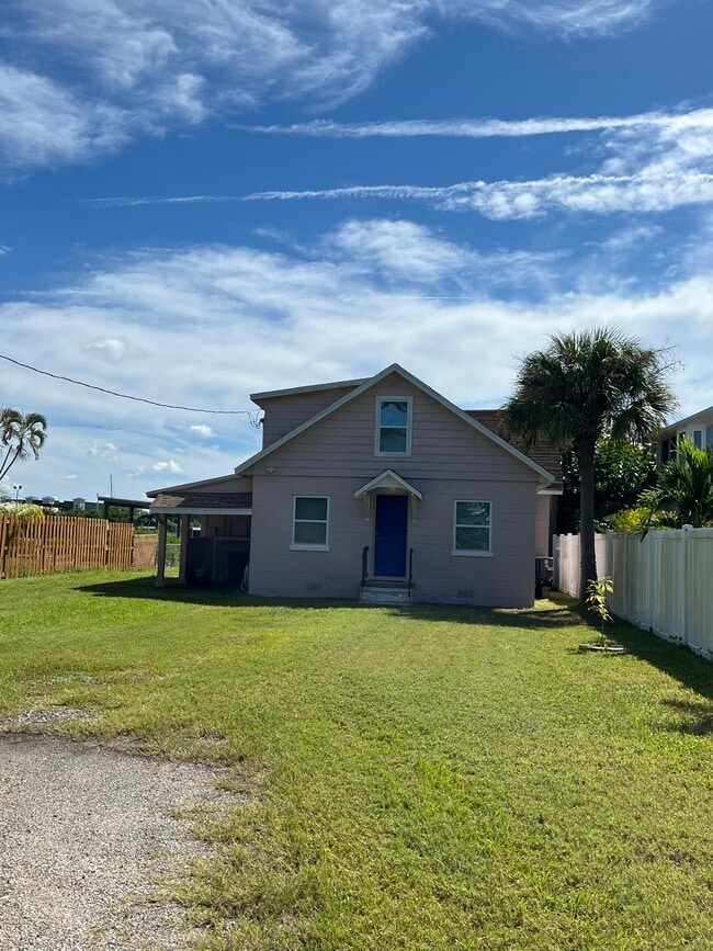 Building Photo - 412 Riverside Dr Rental