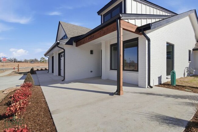 Photo - Fully Updated 2 Bedroom Duplex in Convenient Broken Arrow Location