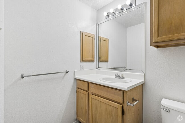 2BR, 2BA - 1,177SF - Bathroom