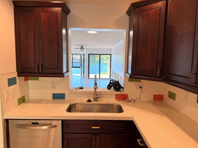 Photo - 797 S Riverside Dr