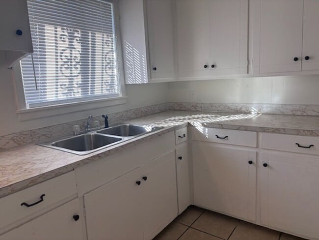 Photo - 3715 Skyline Dr