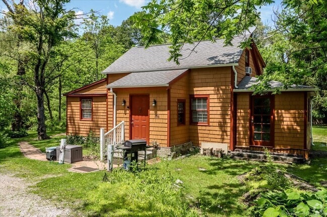 Building Photo - 206 Litchfield Turnpike Rental