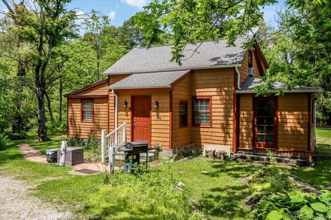 Building Photo - 206 Litchfield Turnpike Rental