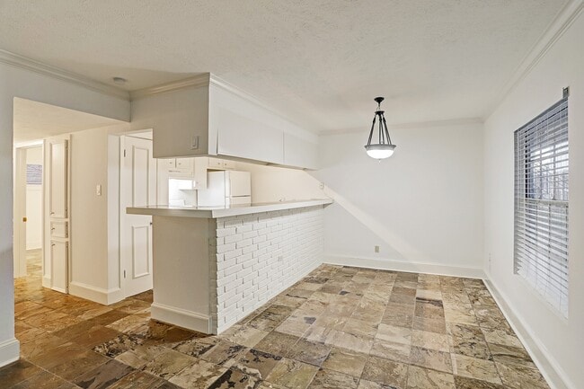 Building Photo - 2418 Mimosa Dr Unit 5