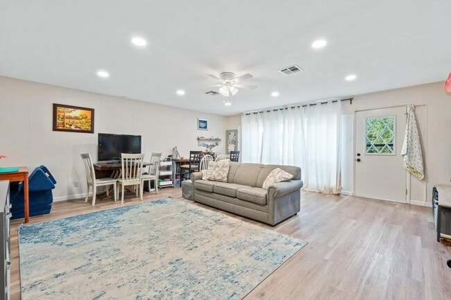Photo - 281 Weldon Dr