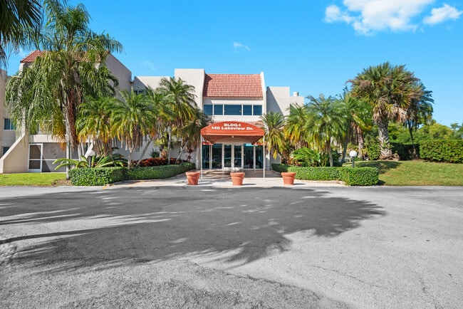 Building Photo - 140 Lakeview Dr Unit 103