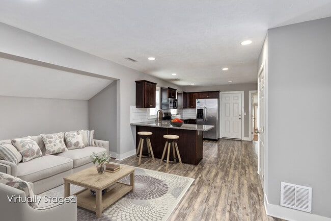 Photo - 618 4th St NW