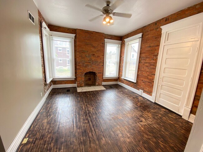 Photo - 1999 N 4th St Unidad 1999