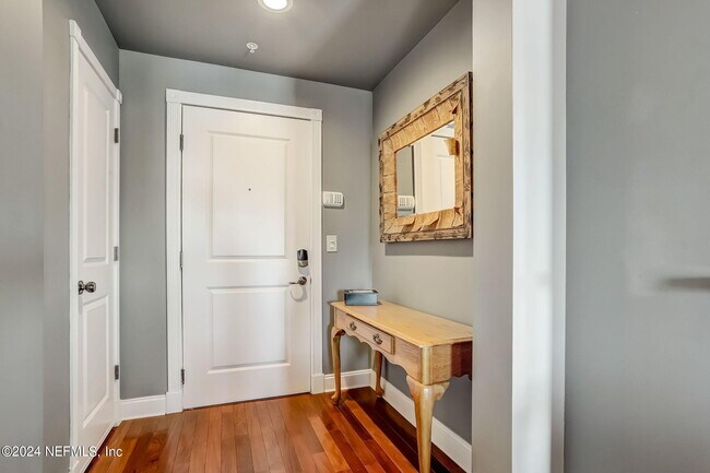 400 E Bay St Unit 907