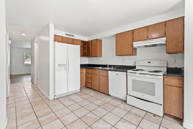 Photo - 2-Bedroom Townhome Close to Stanley Market...