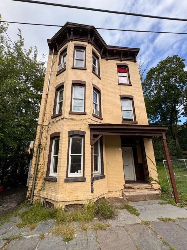 Building Photo - 106 Washington St Unit 1