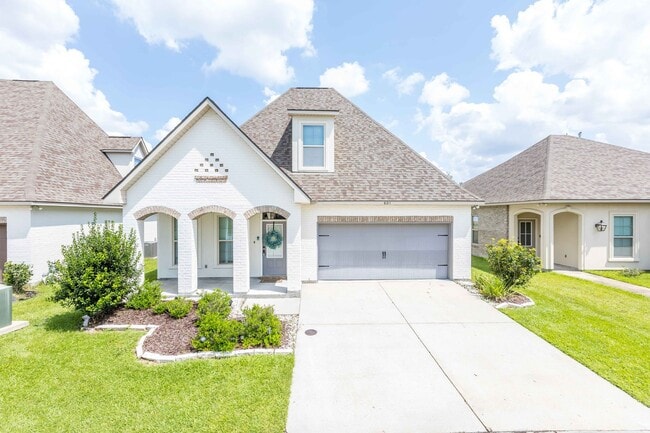 Building Photo - 4 Bedroom Home Near LSU – Perfect for Stud...