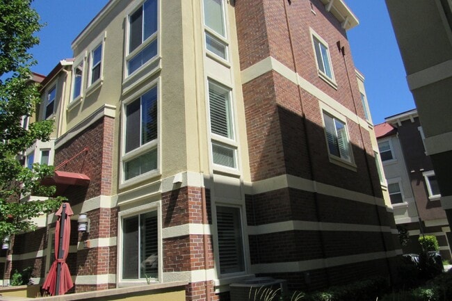 Photo - Gorgeous 4 Bed, 3.5 Bath End Unit Townhome in Perfect Dublin Location