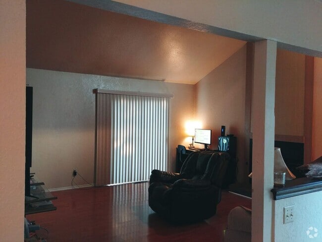 Building Photo - Perfect Townhouse available for rent!