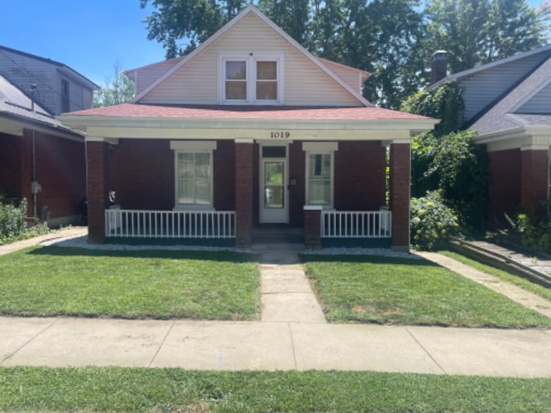 1019 W High St