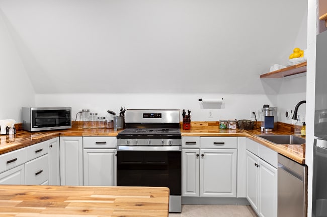 Photo - 725 N Burnt Fork Rd