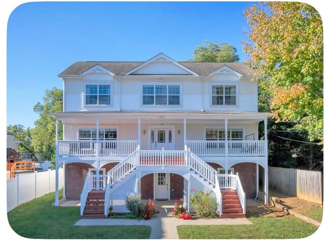 Building Photo - 1006 Long St
