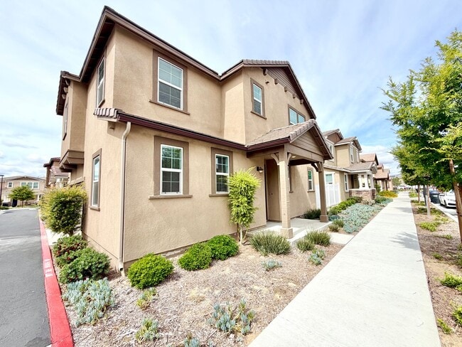 Photo - 3 bedroom Solar Home in Heirloom Farms for LEASE!