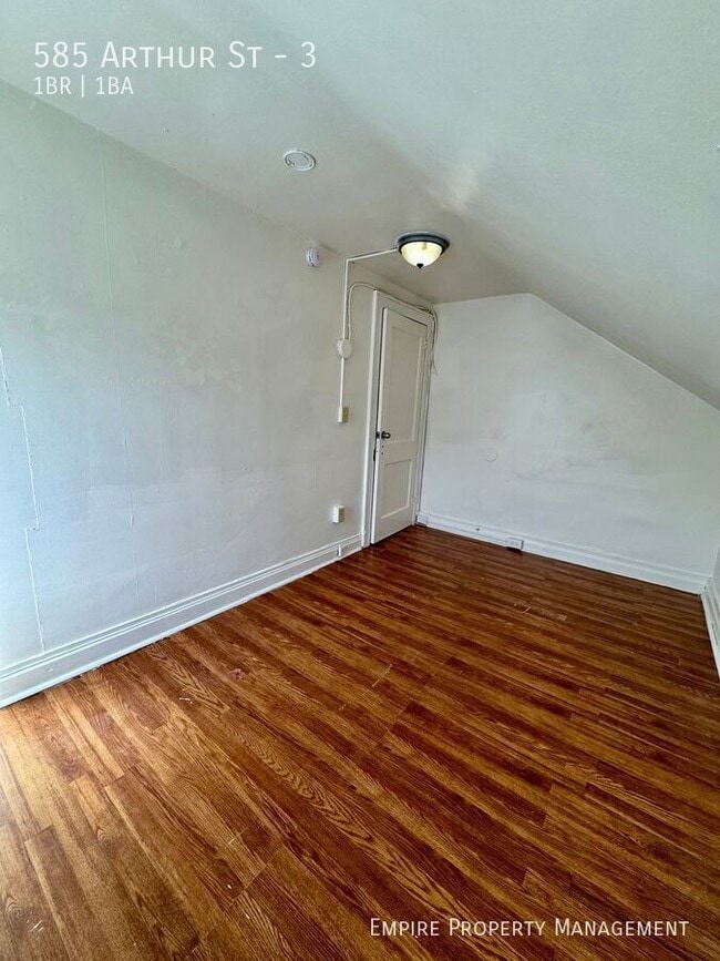 Building Photo - 585 Arthur St Unit 3 Rental