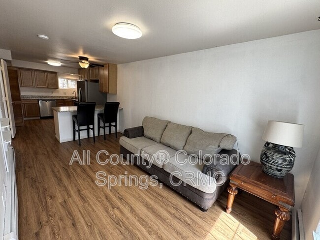 Photo - 565 W Dale St