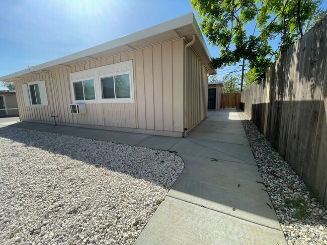 Building Photo - 721 Oregon St Rental