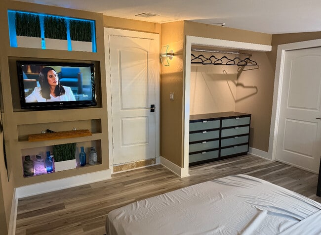 Photo - 345 Chardon Rd