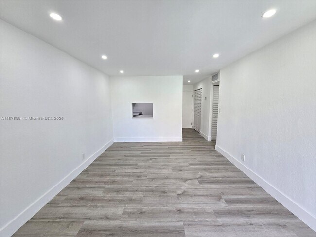 Photo - 4550 NW 9th St Unit 403E