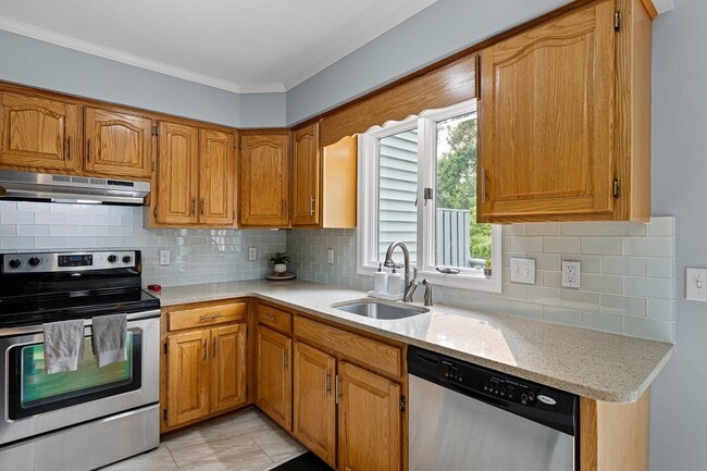 Photo - Beautiful End Unit Townhome in Weatherhill Farms