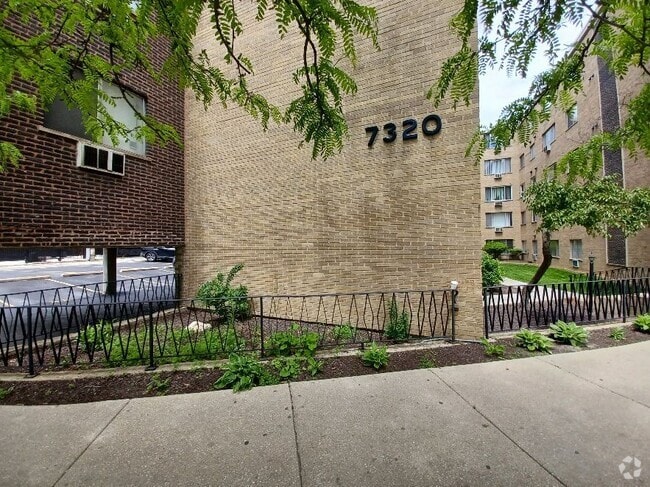 Building Photo - 7320 N Rogers Ave Unit 212 Rental