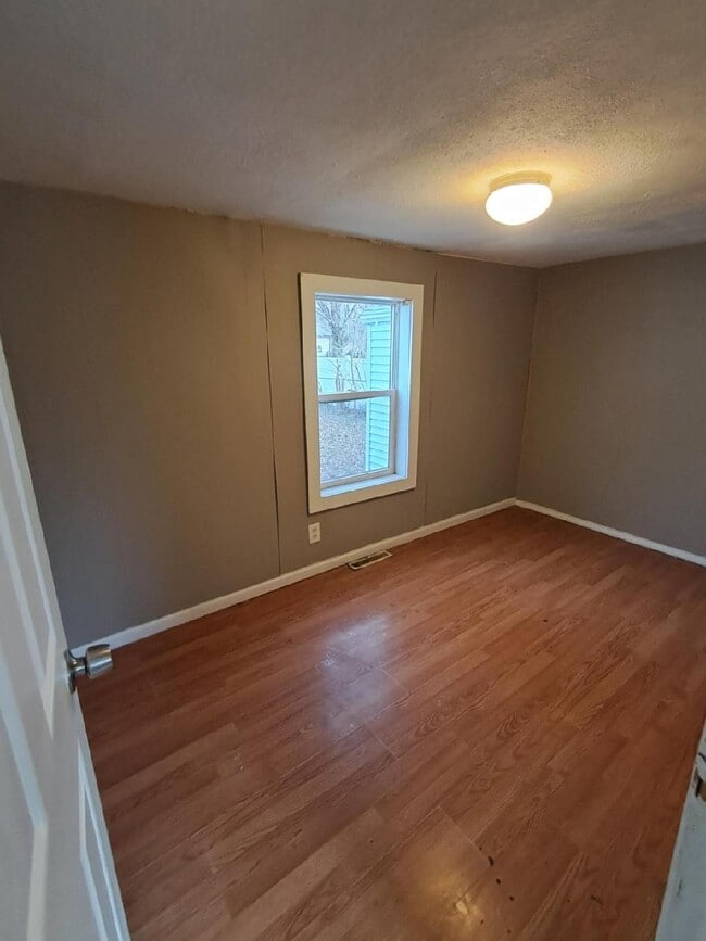 Photo - 4528 Madison Ave SE