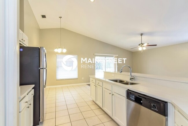 Photo - 4 Bedroom Pet-Friendly Home in Valrico, FL with Main Street Renewal