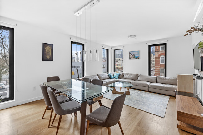 Photo - 8 Saint Marks Pl Unidad Downtown Brooklyn 3Bed 2B Rental